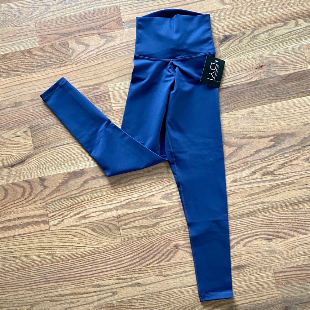 NWT DYI signature tight